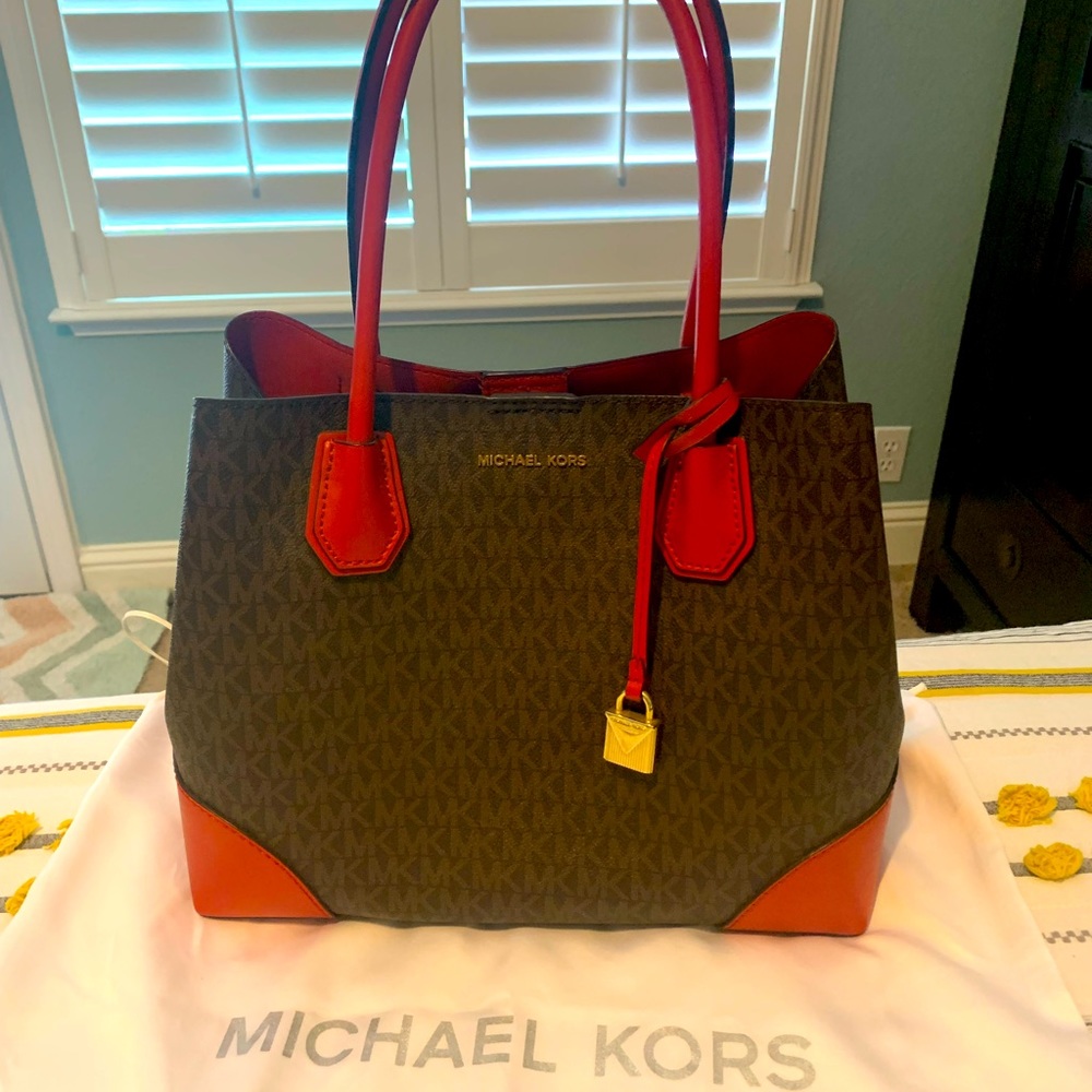 Michael Kors Purse - Picture 1 of 1